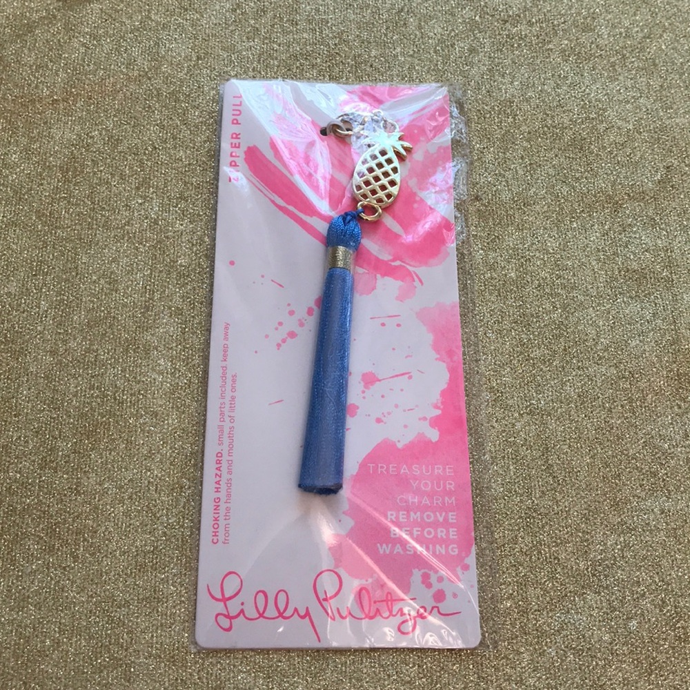 NWT Lilly Pulitzer Pineapple Zipper Pull - Picture 2 of 4